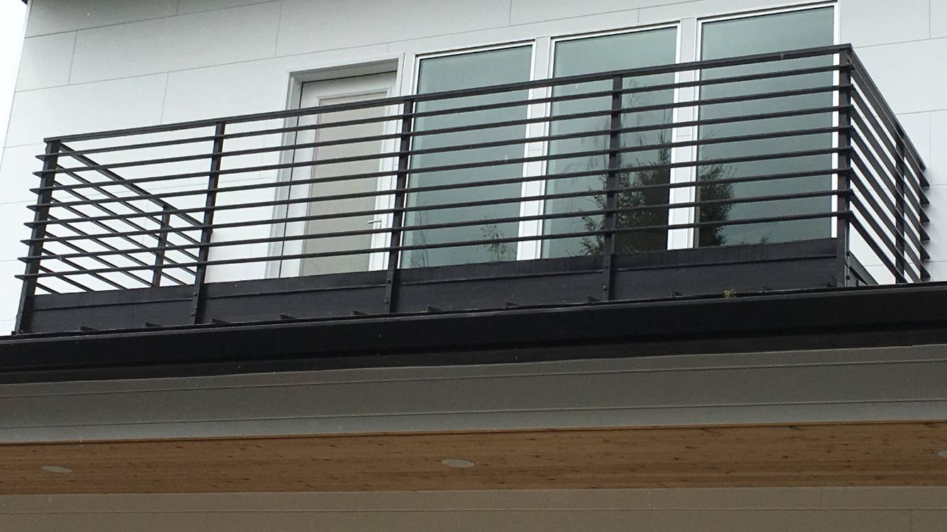 Modern metal deck railing on an elevated deck — custom metalwork, Portland
