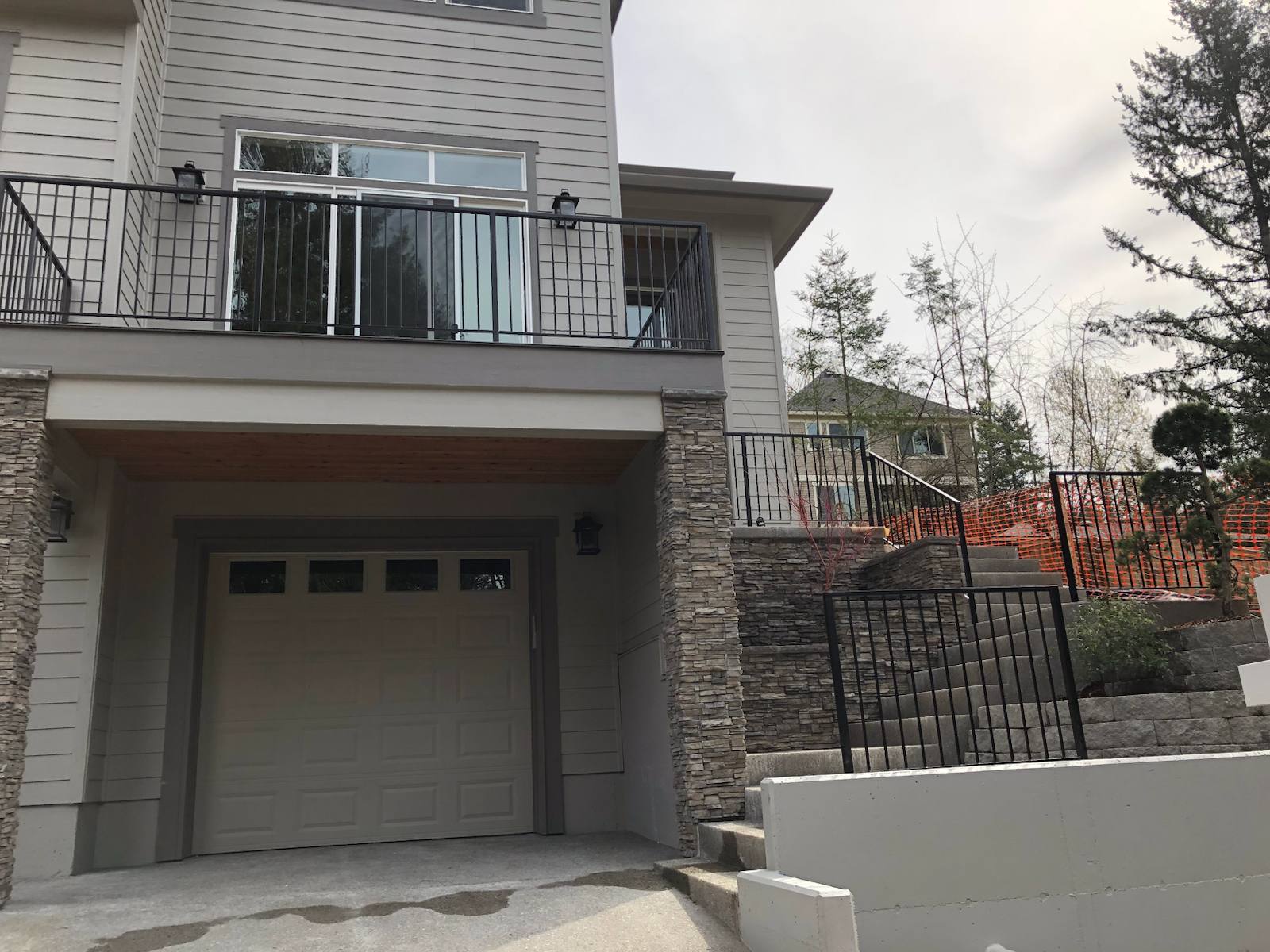 Modern metal deck railing on an elevated deck by Cascade Mobile Welding